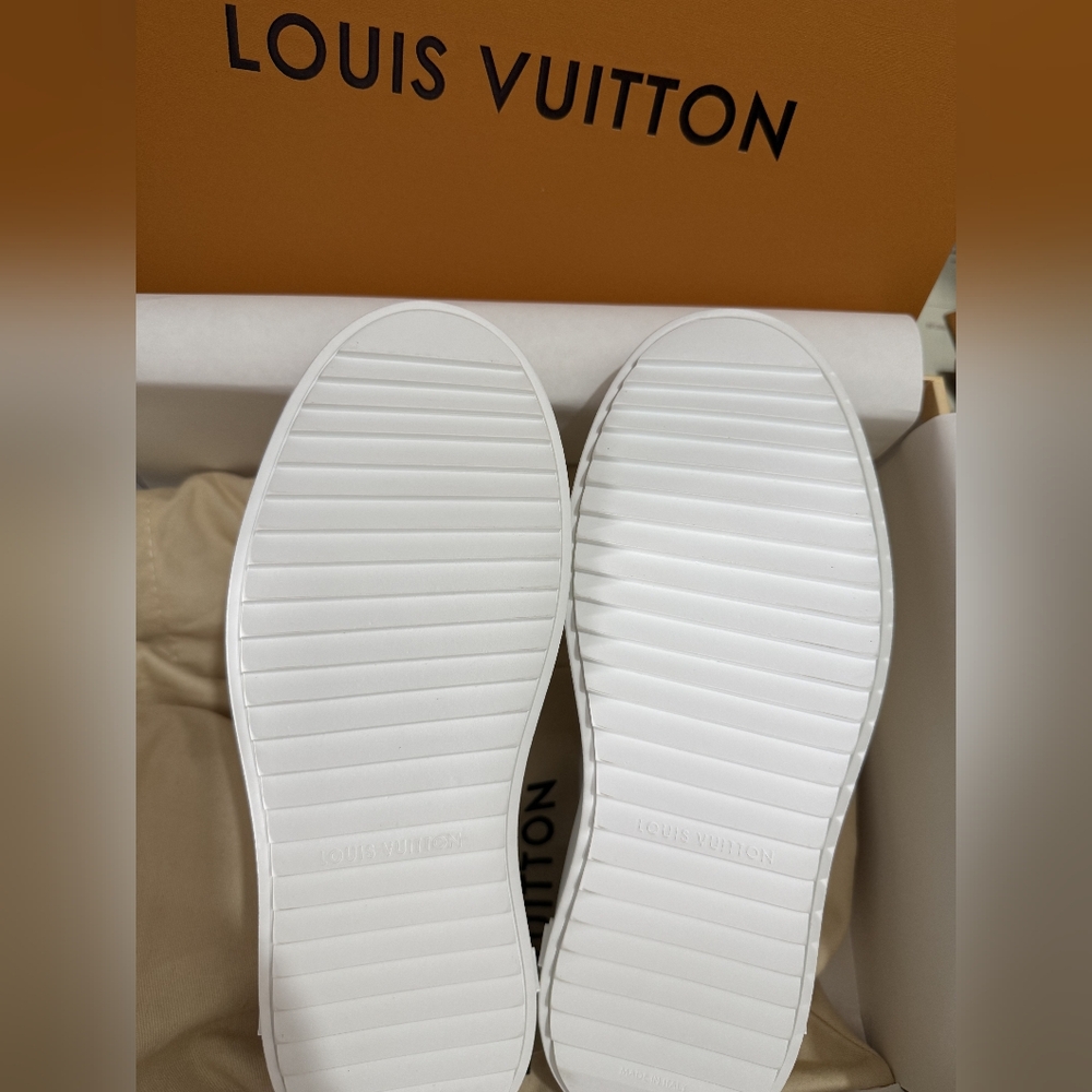 Louis Vuitton Time Out Sneaker - Picture 8 of 12